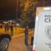 Homem abraça criança para protegê-la em tiroteio e é gravemente baleado