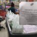 Supermercados DB continuam cobrando por sacolas plásticas, contrariando clientes nas lojas
