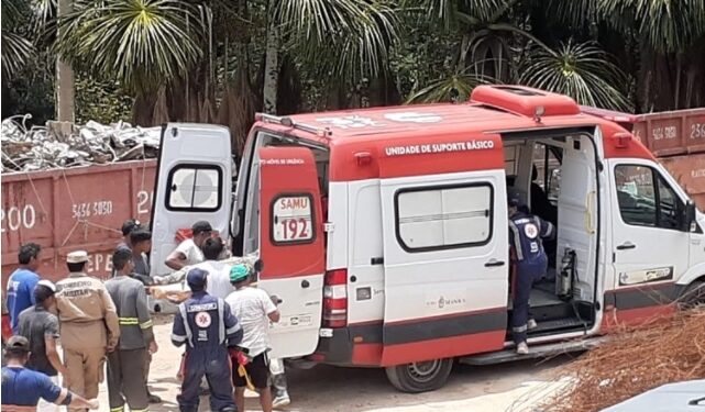 Trabalhador é resgatado com vida após ficar 2 horas soterrado em deslizamento de terra, em Manaus