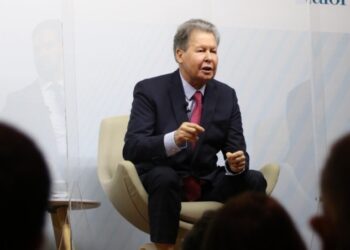 Arthur Virgílio humaniza primeiro debate das prévias e cobra coalizão em favor da democracia