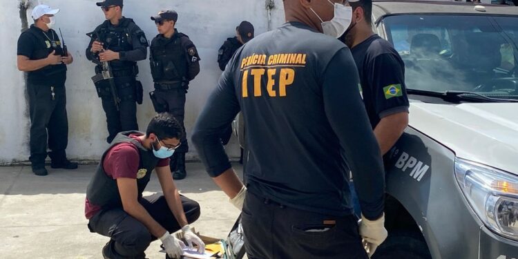 VÍDEO: Técnica de enfermagem é misteriosamente executada em estacionamento de drogaria