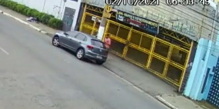 Jovem é estuprada dentro do próprio carro a poucos metros de uma delegacia