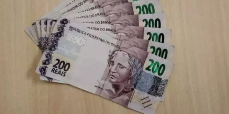 Casal sai para ‘luxar’ em bares no Vieiralves, mas acaba sendo preso com notas de R$ 200 falsas