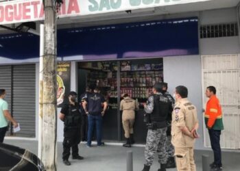 Após queima de fogos feita por facção criminosa em Manaus, polícia fiscaliza e autua lojas deste ramo