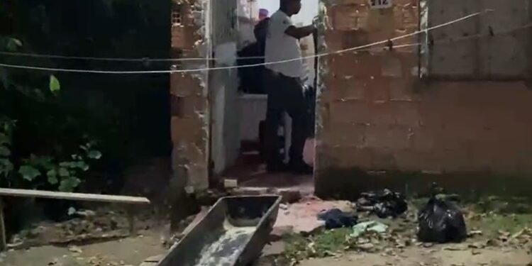 Criminosos invadem casa e filmam execução de homem, na zona Leste de Manaus