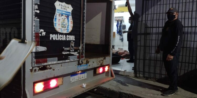 Jovem é brutalmente assassinada dentro de barbearia, no Novo Aleixo; imagens fortes