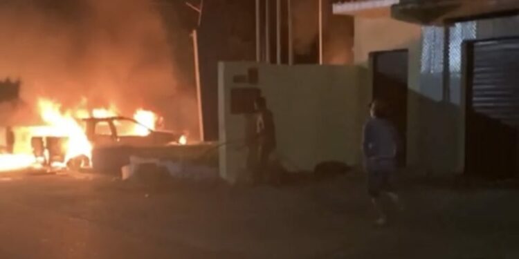 Mulher que comandava o tráfico e que ordenou incêndios em viaturas em Caapiranga é presa