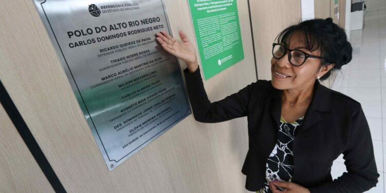 Exemplo: Após iniciar faculdade de direito aos 40 anos, indígena passa em concurso da Defensoria Pública