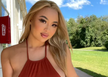 Modelo envia ‘nudes’ para quem comprovar que se vacinou contra Covid-19