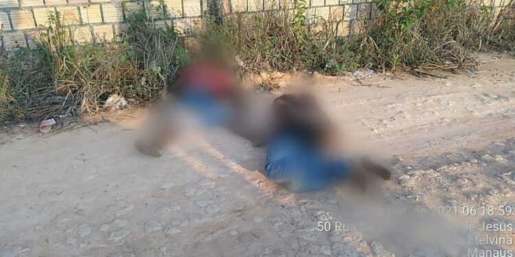 Dois homens assassinados por dever traficantes e têm corpos jogados em ramal, no Lago Azul