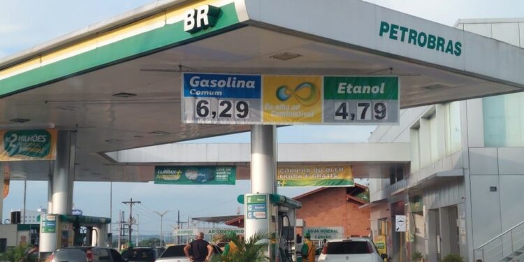 Petrobras anuncia novo aumento nos preços da gasolina e do diesel