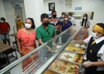 Prefeitura abre primeira unidade do ‘Prato do Povo’ e garante alimento a 500 pessoas por dia