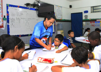 Aumento de 11,13% no salários dos professores municipais é aprovado pela CMM