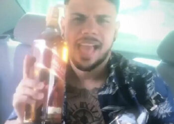 ‘Rei da ostentação’ é preso nu e escondido em forro, suspeito de furtar garrafas de whisky