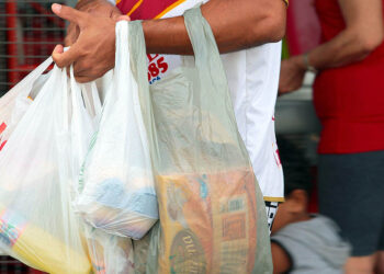 Estabelecimentos comerciais não podem mais cobrar por sacolas plásticas a partir de hoje (14)