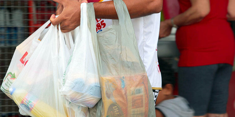 Estabelecimentos comerciais não podem mais cobrar por sacolas plásticas a partir de hoje (14)