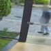 Homem se masturba para trabalhadora em frente a prédio onde ela trabalha e deixa mulher em pânico