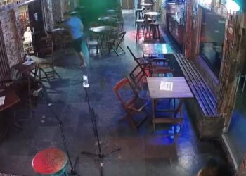 Aparentemente sob efeito de drogas, cabo dos Bombeiros ‘surta’ a atira para todos os lados em bar