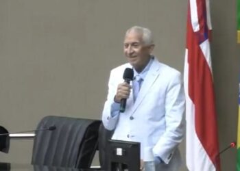 Em discurso na Aleam, médico fala sobre sexo na 3ª idade: ‘cospe na mão e passa na xoxot@ toda’