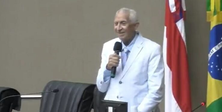 Em discurso na Aleam, médico fala sobre sexo na 3ª idade: ‘cospe na mão e passa na xoxot@ toda’