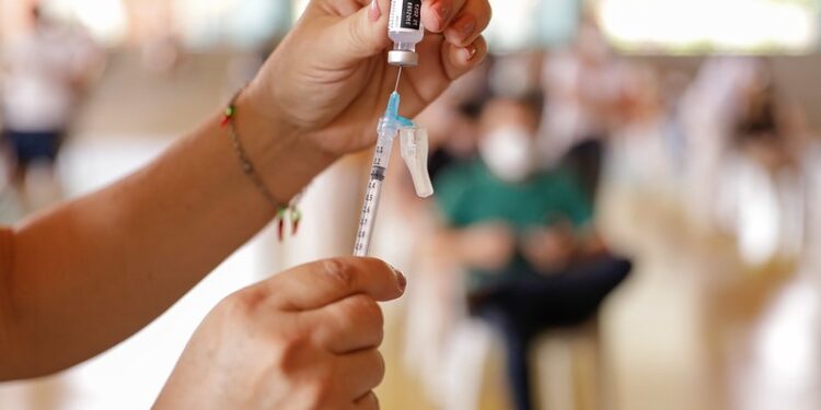 Postos de vacinação contra a Covid-19 não funcionam neste sábado (16) devido campanha de multivacinação