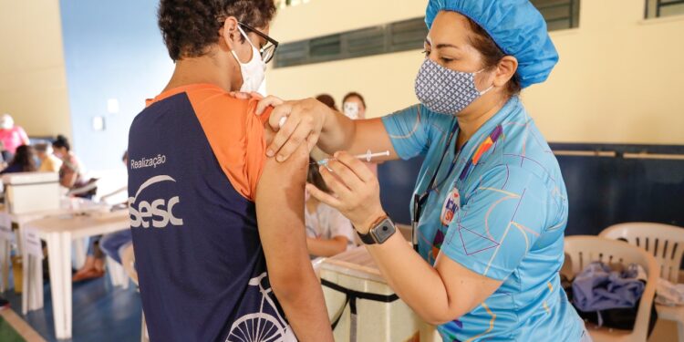Manaus terá 14 pontos de vacinação contra a Covid-19 neste sábado (23)