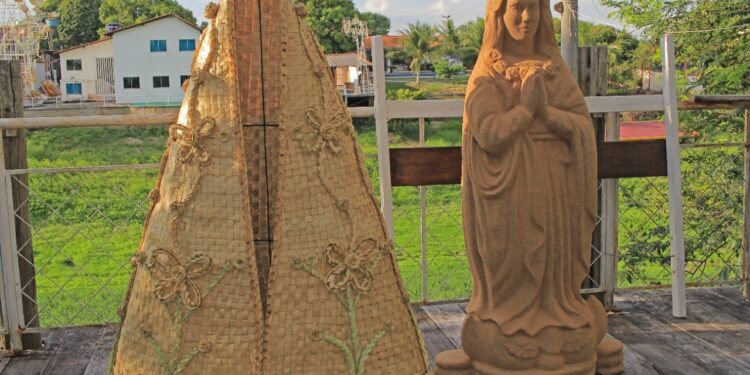 Artista parintinense transforma lixo em peças de obra de arte