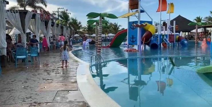 Menino de 4 anos morre afogado em parque aquático do Chico do Caranguejo