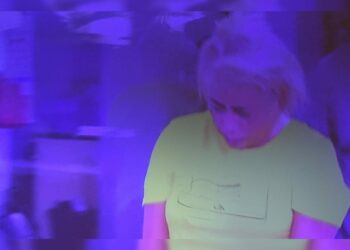 Dupla é presa ao se passar por policiais para extorquir idoso de 61 anos, mediante ameaças