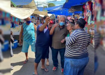 Amazonino é festejado na feira de Aparecida