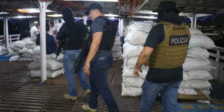 SSP-AM realiza operação no porto da Manaus Moderna para coibir tráfico de drogas