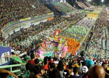 OMS alerta para 4ª onda da Covid-19 e o perigo das comemorações do Carnaval no Brasil