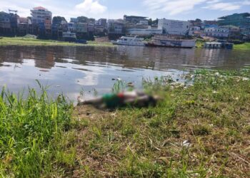 Corpo é encontrado boiando com os pés e mãos amarrados, no Educandos