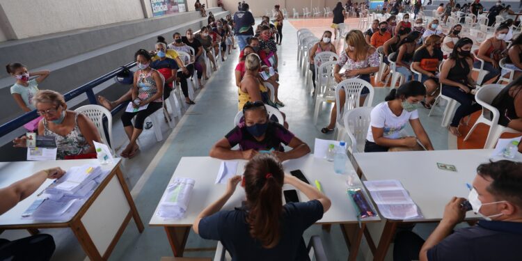 Pontos de entrega dos cartões do Auxílio Estadual irão funcionar neste feriado (15)