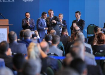 Wilson Lima recebe viaturas de Bolsonaro para reforçar o combate à criminalidade na região de fronteira