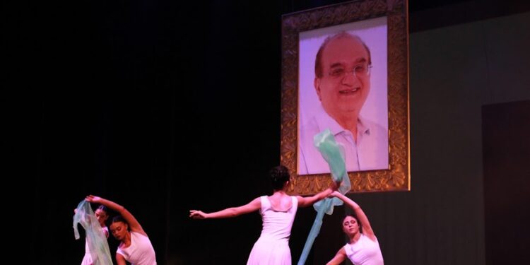 Emoção: Samel celebra 40 anos de uma trajetória de sucesso no palco Teatro Amazonas