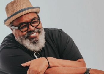 Jorge Aragão recebe alta e comemora: “Continuo on. Estou me sentindo um gato”