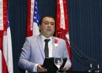 Empresário Nilton Lins Jr., que recebeu a PF a tiros na operação Sangria, recebe medalha de honra do Corpo de Bombeiros