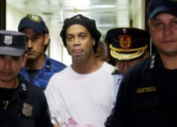 Ronaldinho gaúcho pode parar na cadeia por não pagar pensão a ex-noiva
