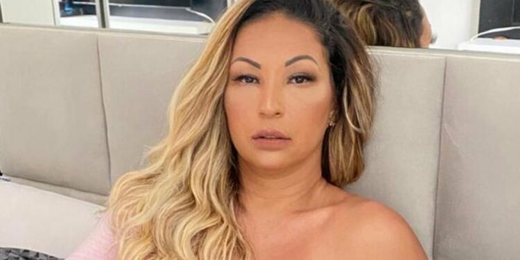 Valeska Popozuda é internada às pressas com insuficiência respiratória