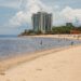 Praia da Ponta Negra tem acesso liberado para banhista todos os dias