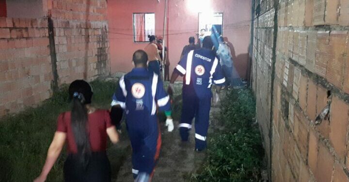 Grupo executa a tiros mulher grávida de 8 meses e o marido, em casa