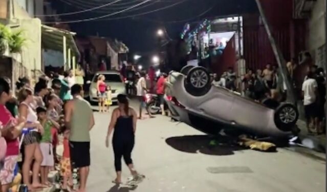 Motorista capota carro e atropela criança de 6 anos e o pai dela, em Manaus