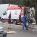 Grave acidente entre moto e caminhão deixa mulher com perna dilacerada, na zona Sul de Manaus
