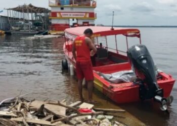 Adolescente morre afogado ao mergulhar durante festa em flutuante, em Manaus