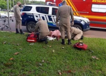 Homem é baleado dentro do motel e corre nu para o meio da rua para pedir socorro
