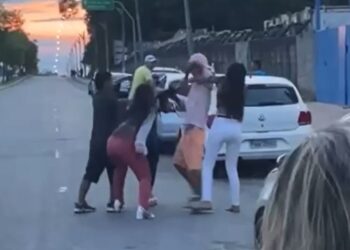 VÍDEO: ‘Blindadas’ descem do salto e protagonizam maior barraco em balada, na avenida do Turismo