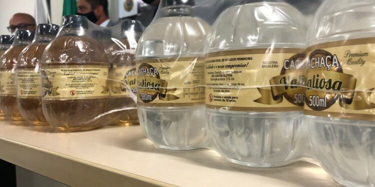 Empresário é preso suspeito de falsificar e vender cachaça com etanol