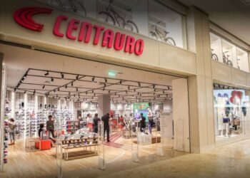 Racismo: Adolescente negro é acusado de furto de relógio em loja de shopping