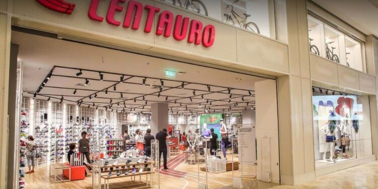 Racismo: Adolescente negro é acusado de furto de relógio em loja de shopping